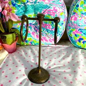 Bronze tea towels holder made in India